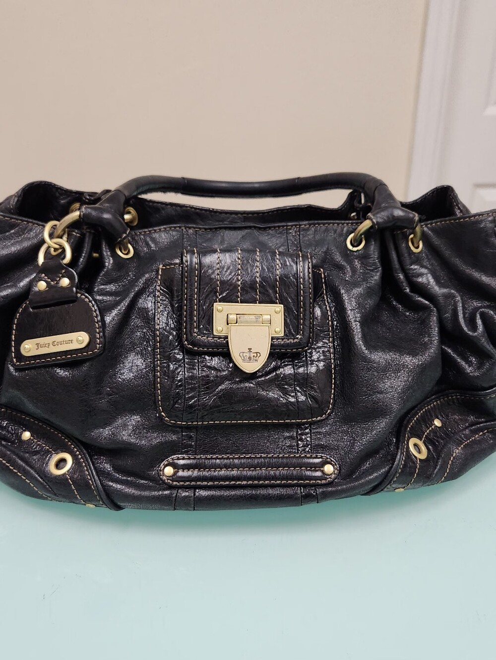 Juicy Couture Black Leather Shoulder Bag with Gold Hardware Vintage🥰😍